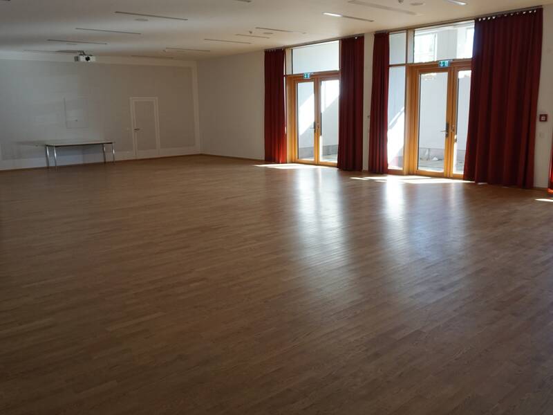 Kleiner Saal im Bürgerhaus Putzbrunn ohne Bestuhlung