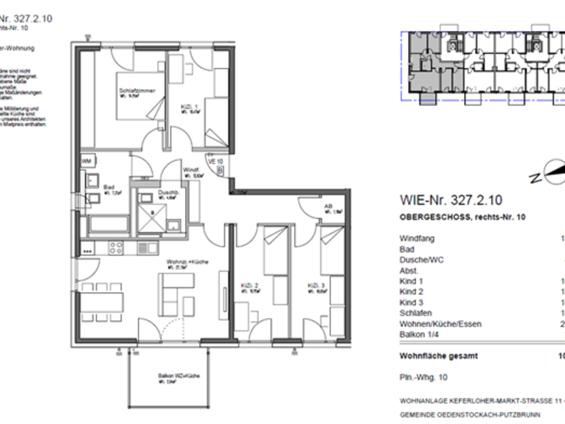Der Grundriss zeigt eine 5-Zimmer-Wohnung mit einem Wohnzimmer mit Küche, mehreren Schlafzimmern, zwei Bädern und einem Balkon.